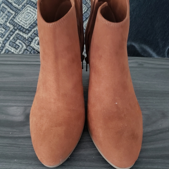 Old Navy Shoes - Picture 4 of 12